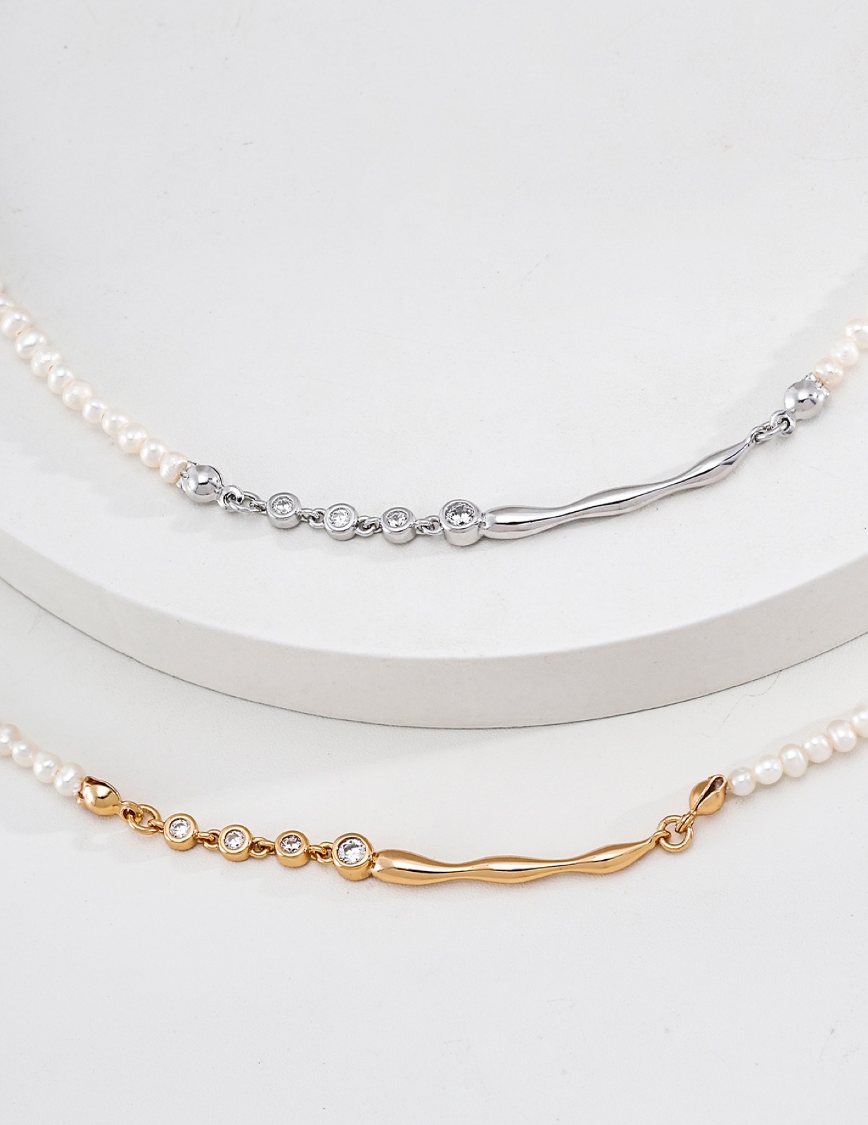 Meridian Pearl Clavicle Chain — Freshwater pearls with a molten-gold bar