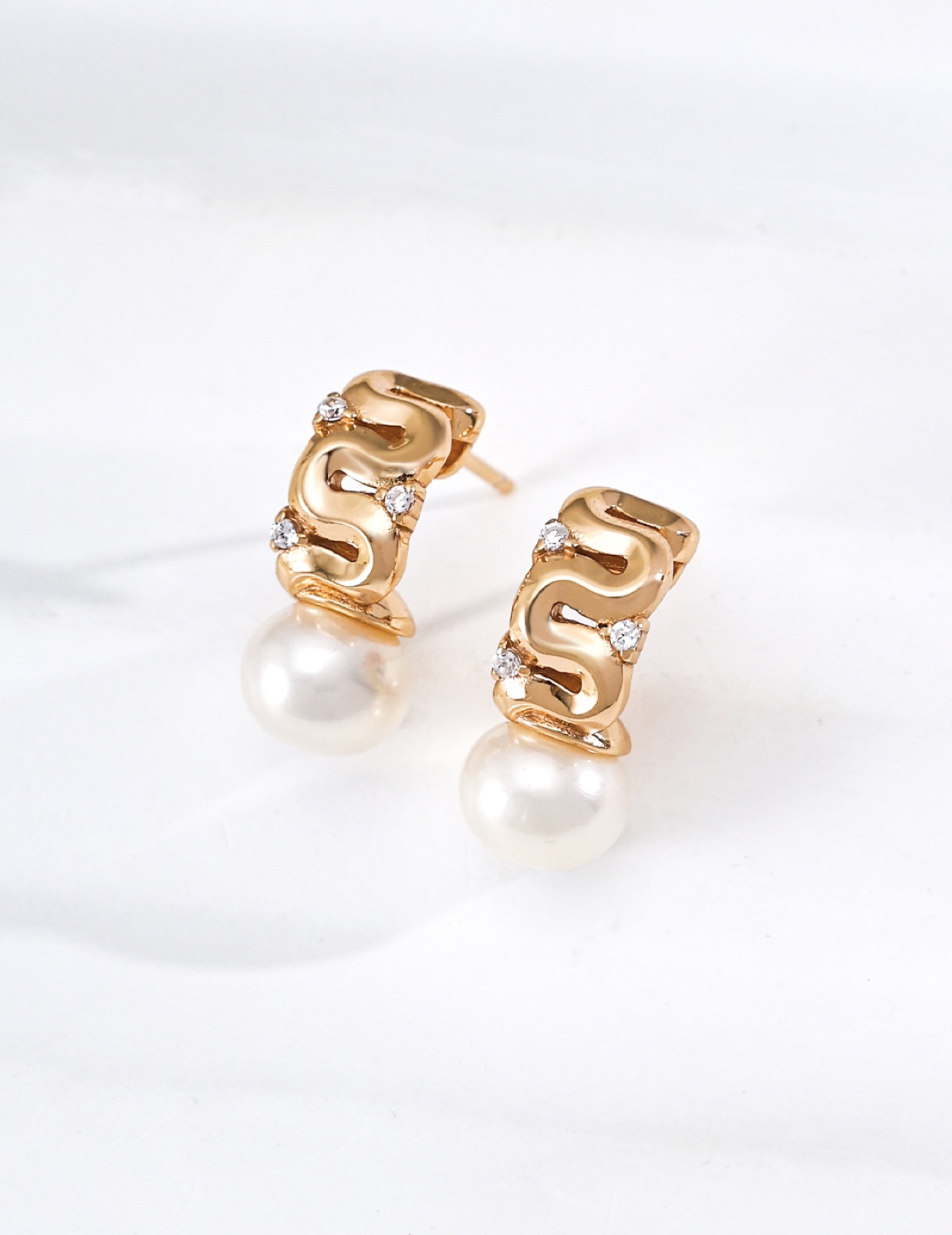Streamline Pearl Earrings — Sculptural pearl on a clean gold line
