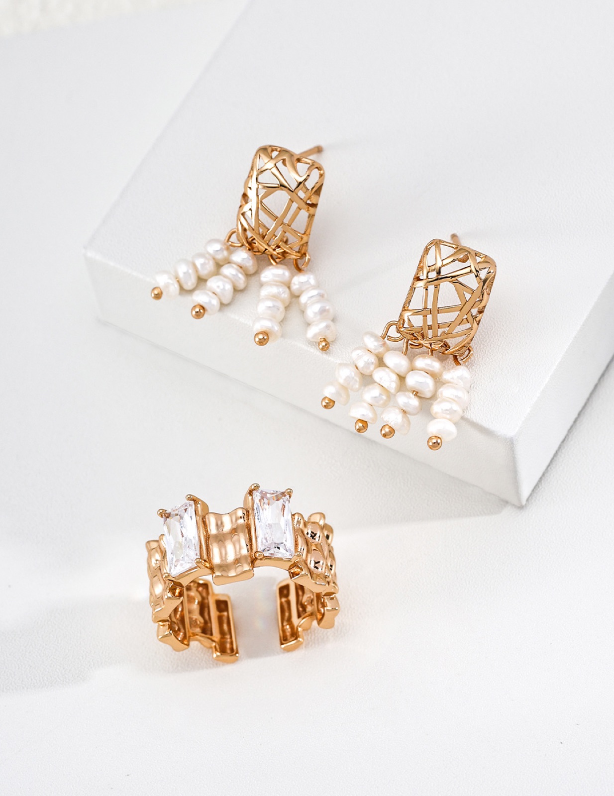 Mesh Tassel Pearl Earrings — view 3